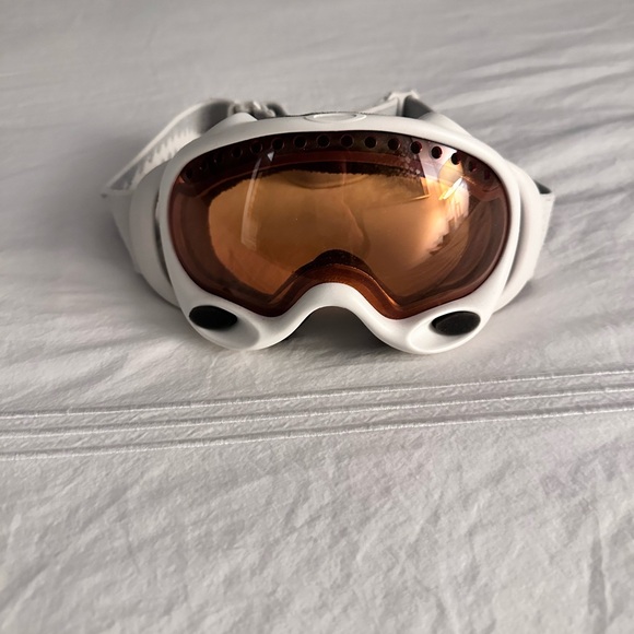 Oakley Ski Goggles - Picture 1 of 7